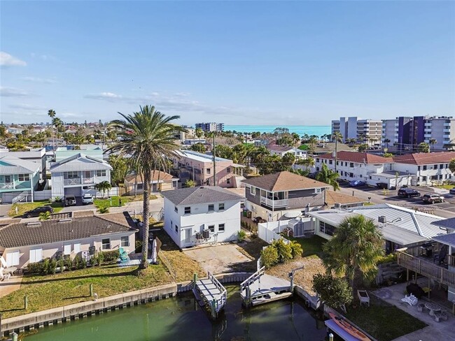 Building Photo - 14919 N Bayshore Dr