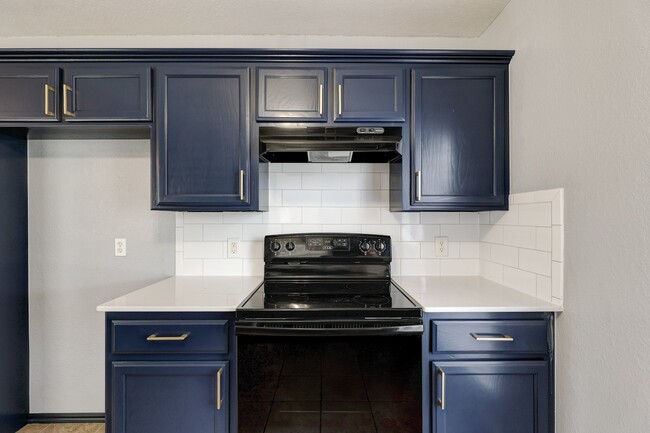 Building Photo - 312 SW 40th St