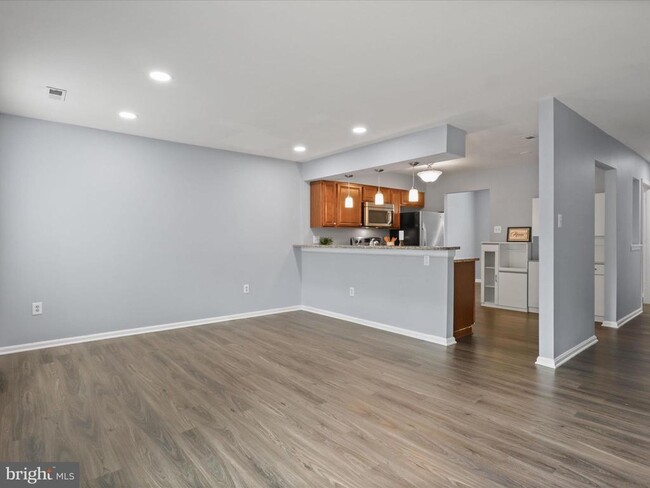 Building Photo - 303 Mayfair Pl