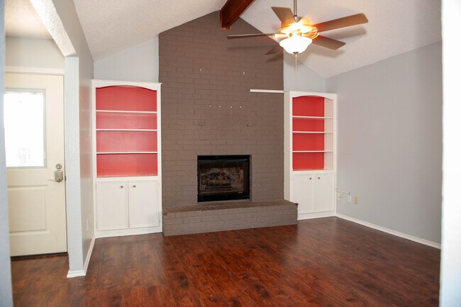 Building Photo - 1002 Cresswell Dr
