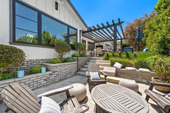 Building Photo - Modern Farmhouse Perfection