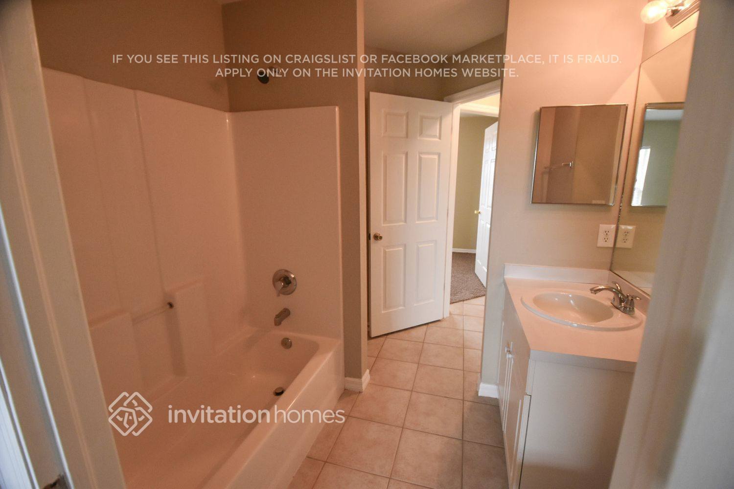 Building Photo - 3423 SW 9th Ave