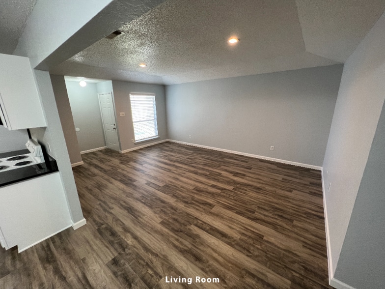 Building Photo - 3738 Hulen Park Cir