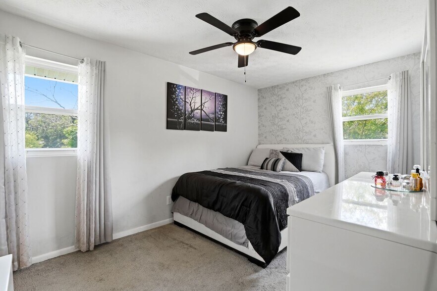 Building Photo - 405 King Arthur Ct