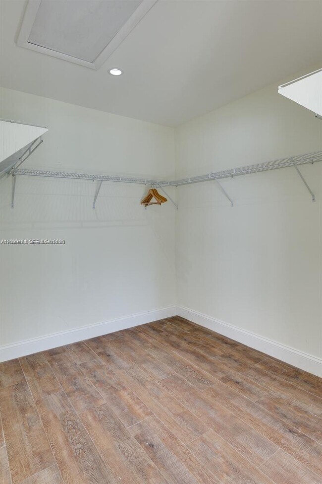 Building Photo - 6260 SW 58th Pl