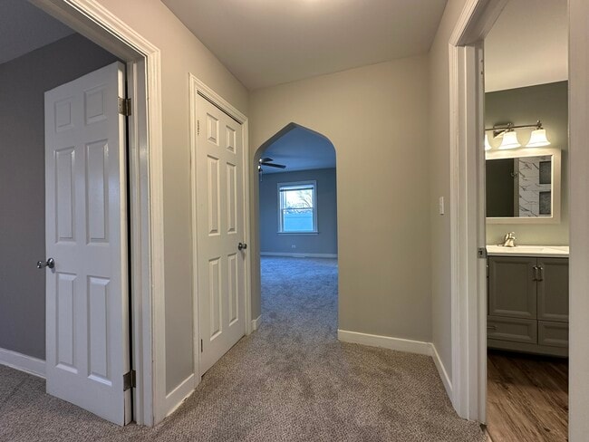 Building Photo - 15020 Ridgeway Ave