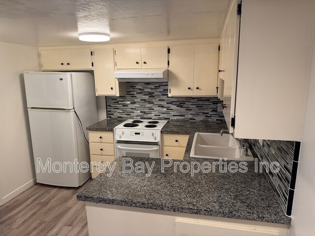 Building Photo - 395 Tabor Dr