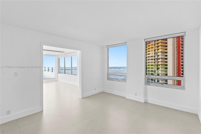 Building Photo - 1541 Brickell Ave
