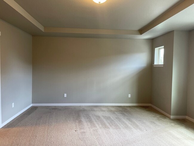 Building Photo - Goregous 3 Bedroom Home Ready for Hot Summ...