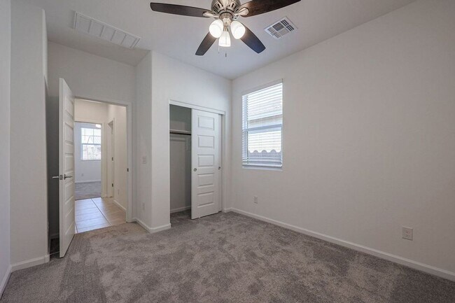 Building Photo - Alamar Living, 4 Bed, 3 Bath Rental!