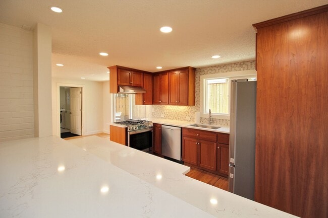 Building Photo - 14155 SW Red Haven Dr