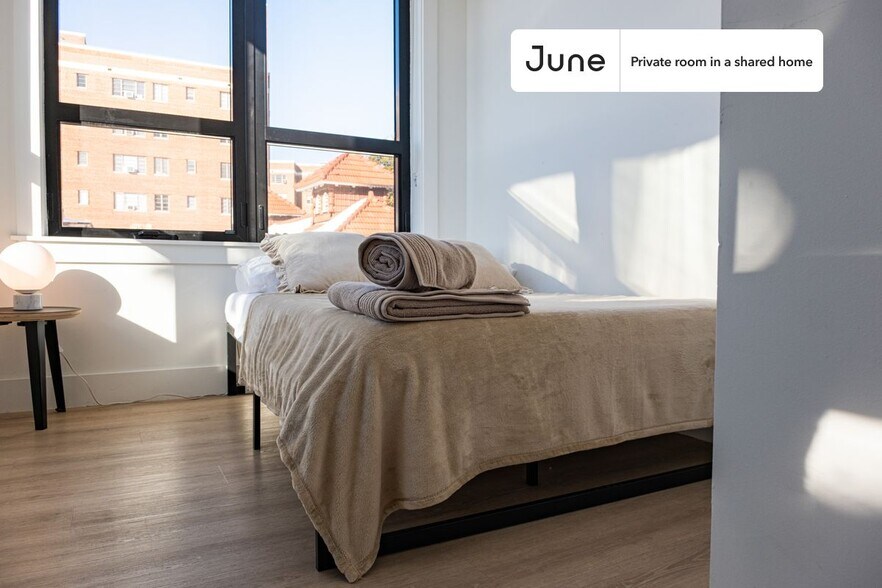 Building Photo - Room in Shared 4 bed/2 bath home in Dupont Circle