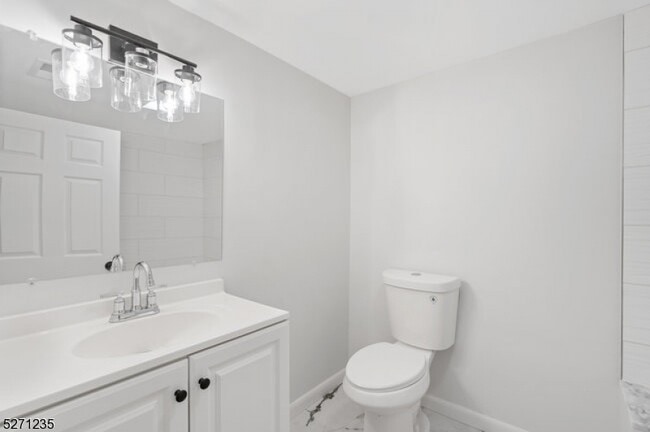 Building Photo - 567 Eagle Rock Ave