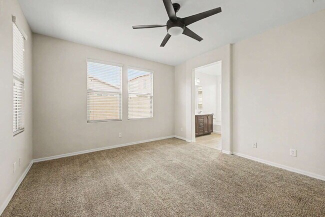 Building Photo - Glendale Home