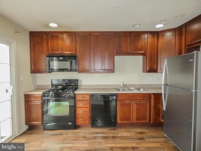 Building Photo - 2105 Lexington Mews