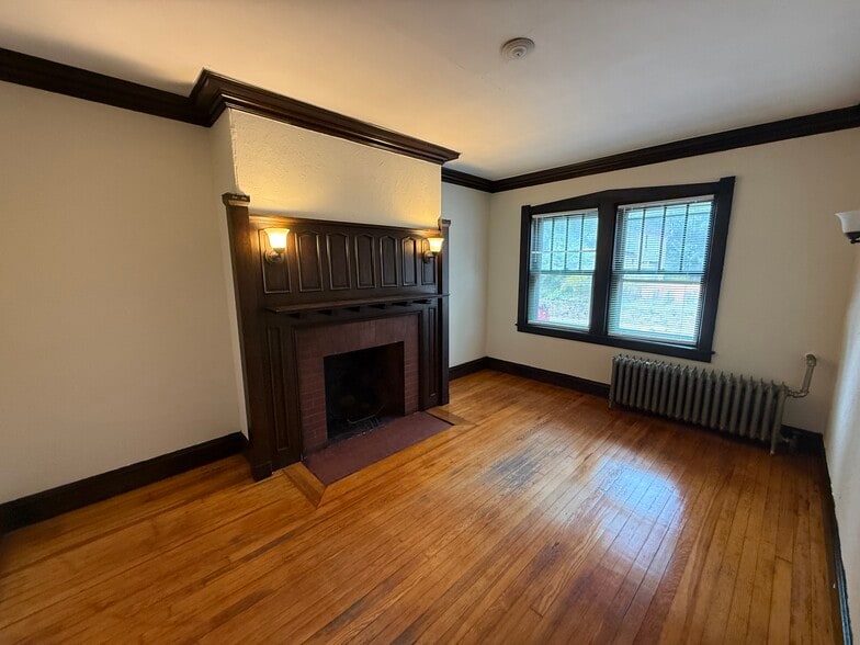 Building Photo - 104 Mount Auburn St