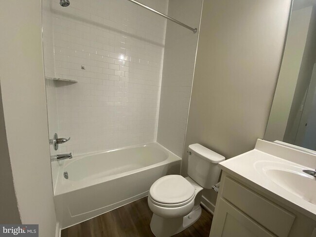 Building Photo - 8612 Shady Pines Dr