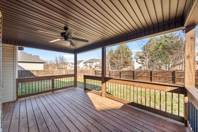 Building Photo - Three Bedroom with Bonus in Franklin Meadows!