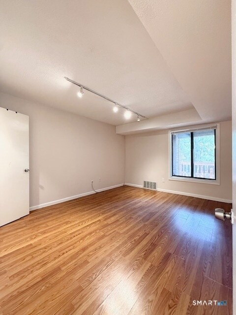 Building Photo - 95 Woodsedge Dr