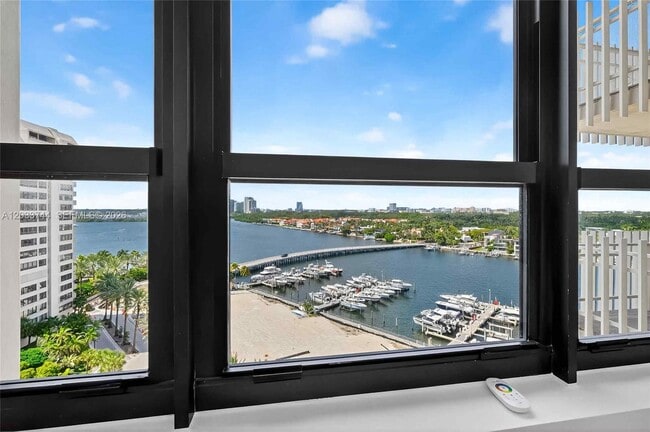 Building Photo - 2 Grove Isle Dr