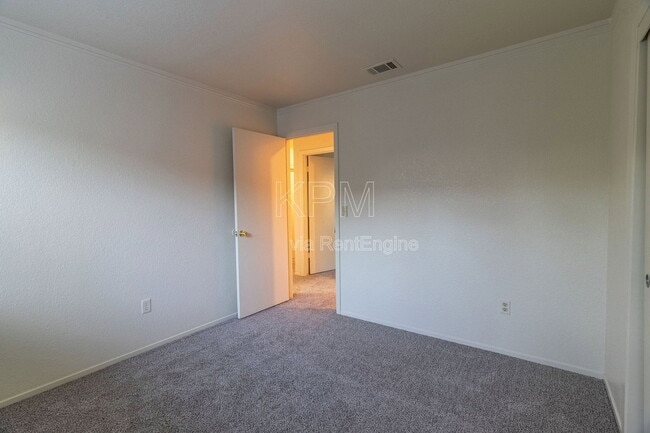 Building Photo - 8941 Blue Fox Way