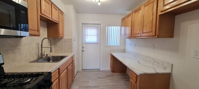 Building Photo - Newly Remodeled 1 Bedroom / Call or text O...