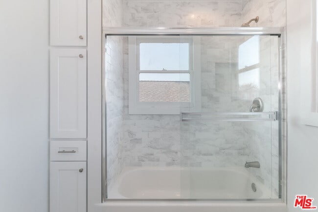 Building Photo - 2303 W 30th St