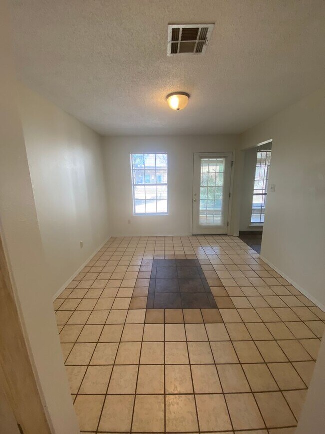 Building Photo - 675 Frank Maes Ave