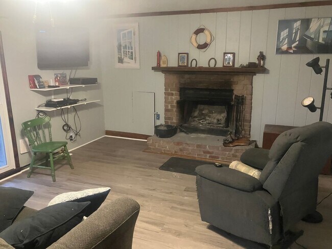 Building Photo - Fully furnished three bedroom for short term