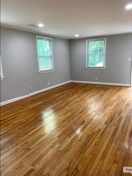 Building Photo - 864 Shadowridge Dr SE