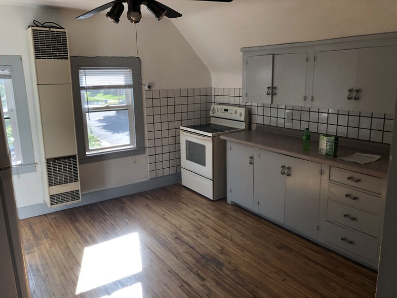 Kitchen - 251 Maine St