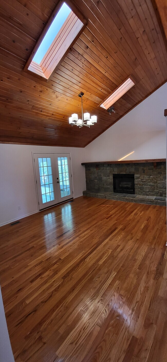 Building Photo - 724 Colleen Dr
