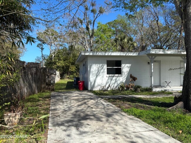 Building Photo - 93 Ford St