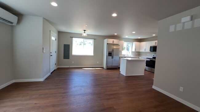 Building Photo - 3111 E Camellia Way