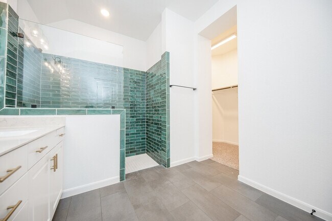 Building Photo - 42514 Summer Crst Rd