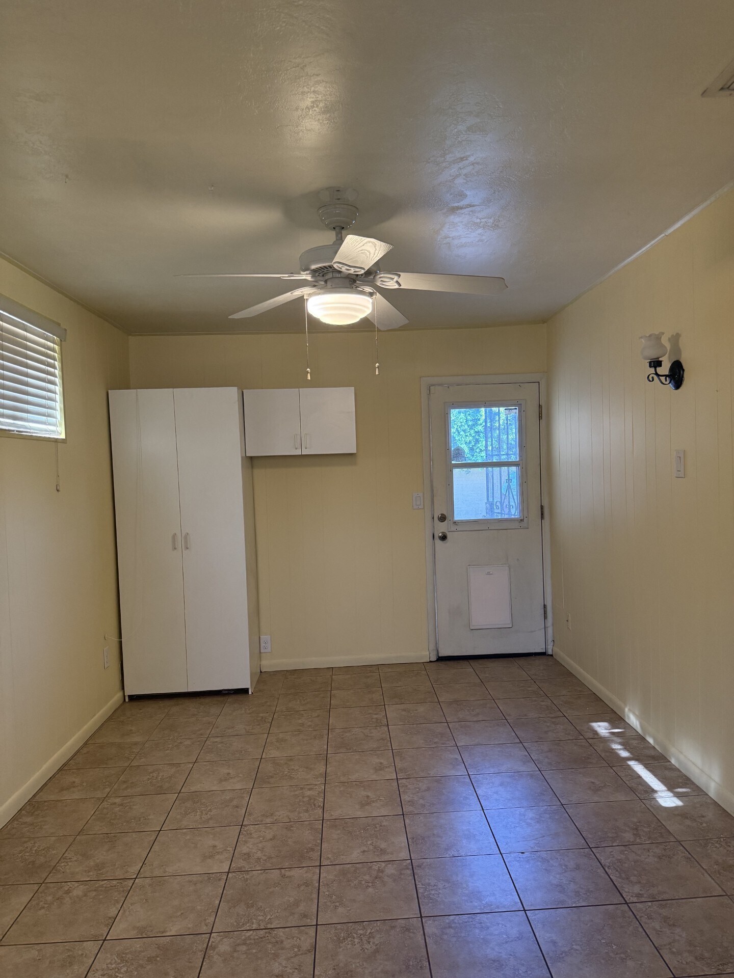 Building Photo - 1610 E Palo Verde Dr