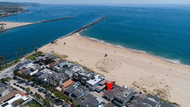 Building Photo - 2124 E Oceanfront