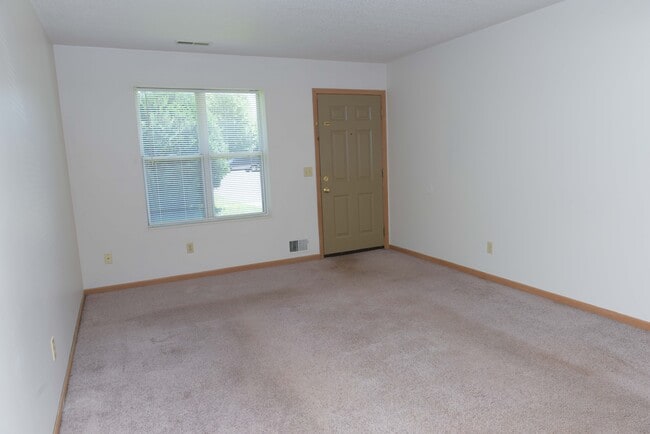 Building Photo - East Creek Carriage Homes