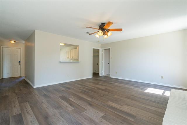 Building Photo - 2507 Meadowview Dr