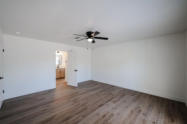 Building Photo - 3001 W Mercer Ln
