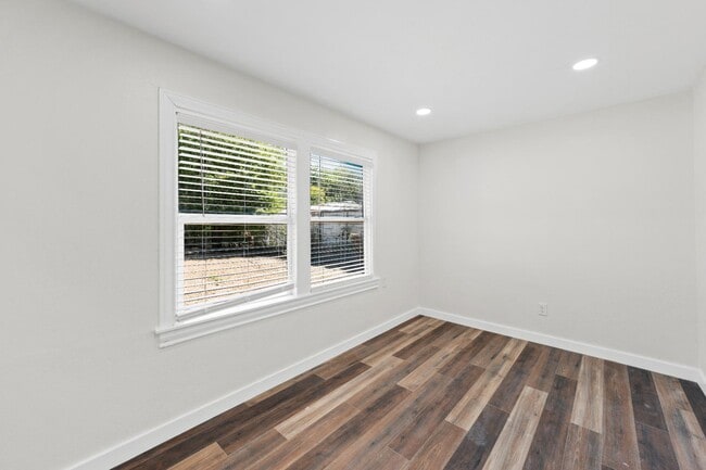 Building Photo - 1105 Maxfield St