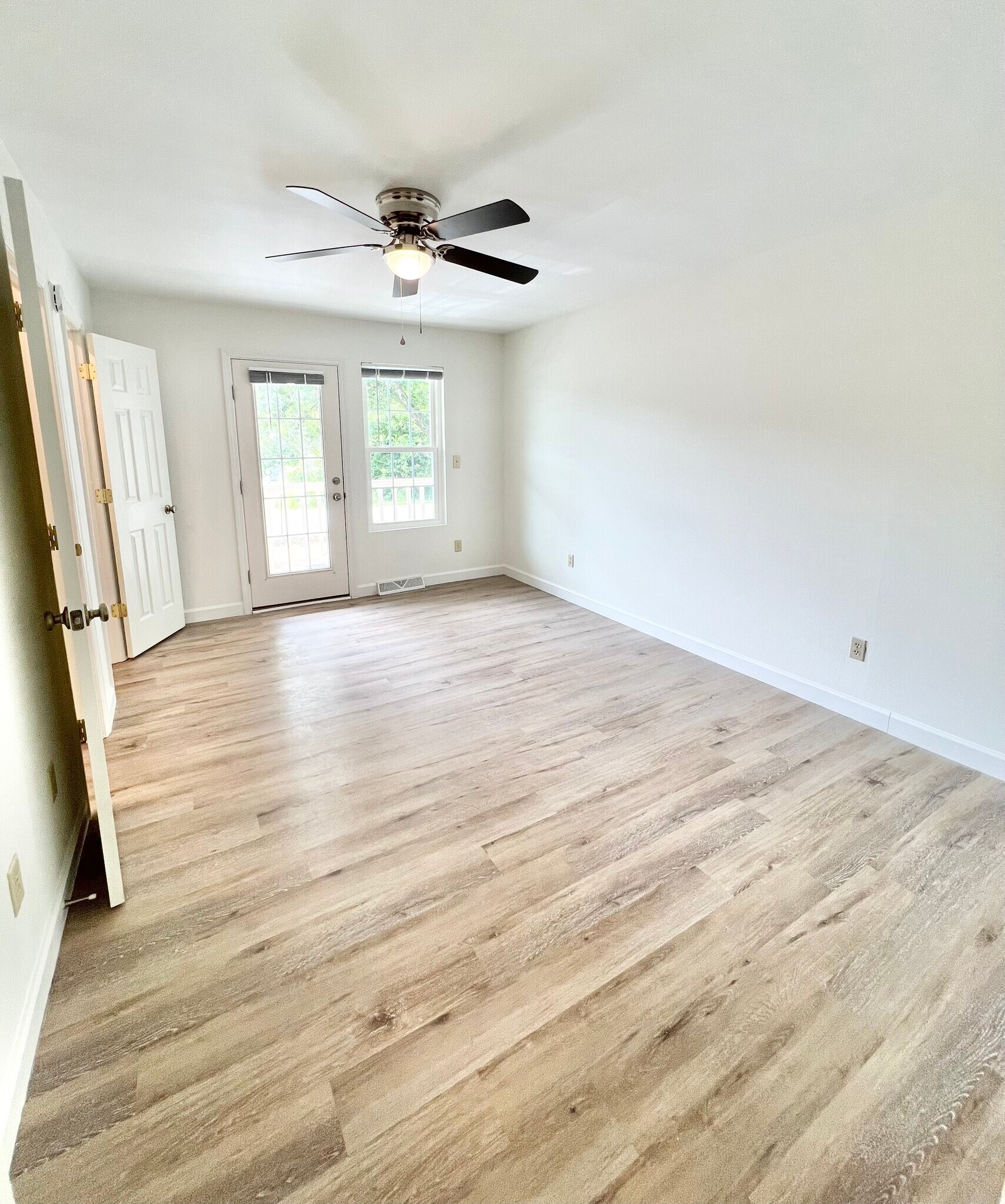 Upper-Front Bedroom - 274 Fleming Rd