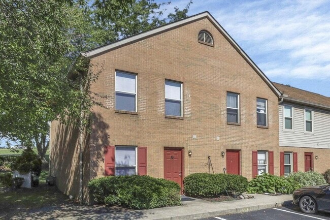 Building Photo - 1211 Rivercrest Dr S