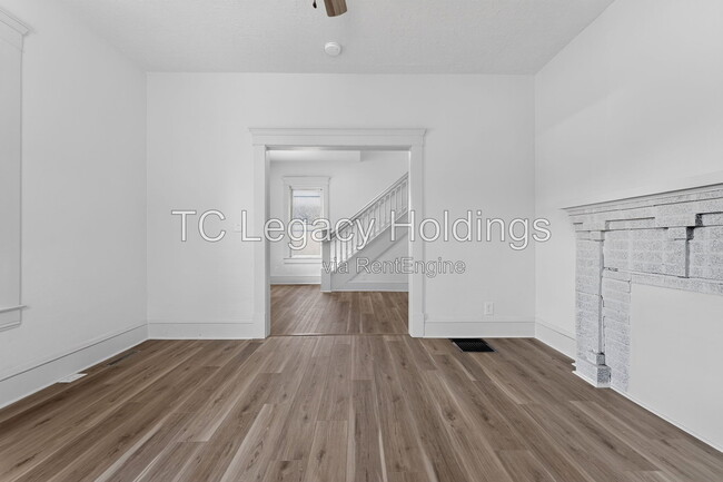 Building Photo - 890 Traction St