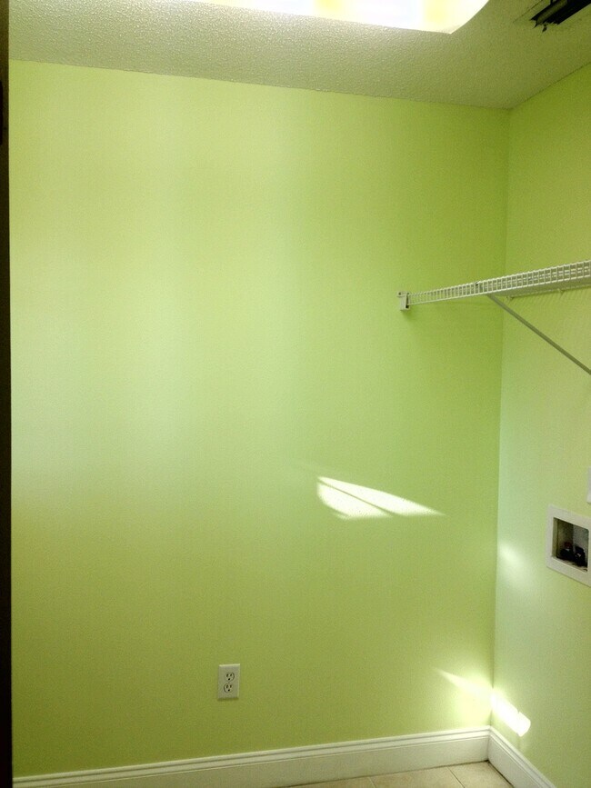 Building Photo - 2012 Bahama Dr