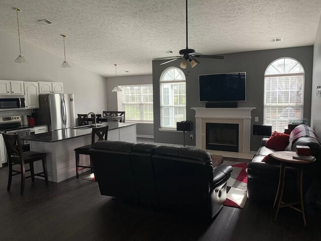 Building Photo - 2242 Stonewood Ln