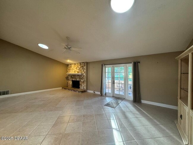 Building Photo - 653 Pelican Bay Dr