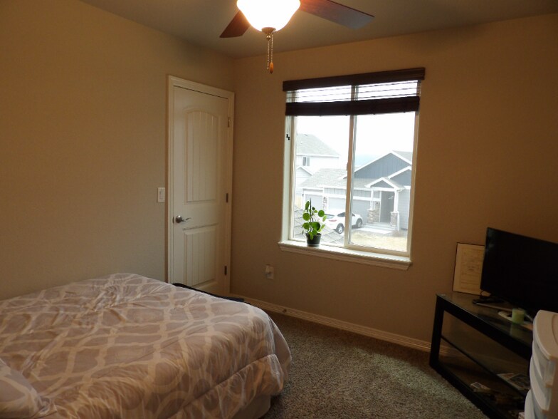 Building Photo - 6527 Chaplin Dr