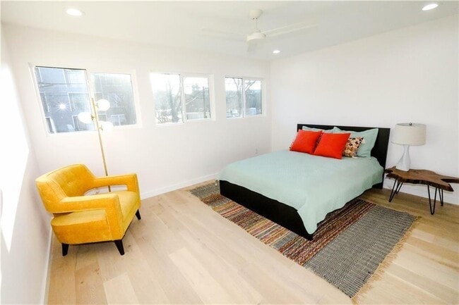 Building Photo - 400 E 30th St