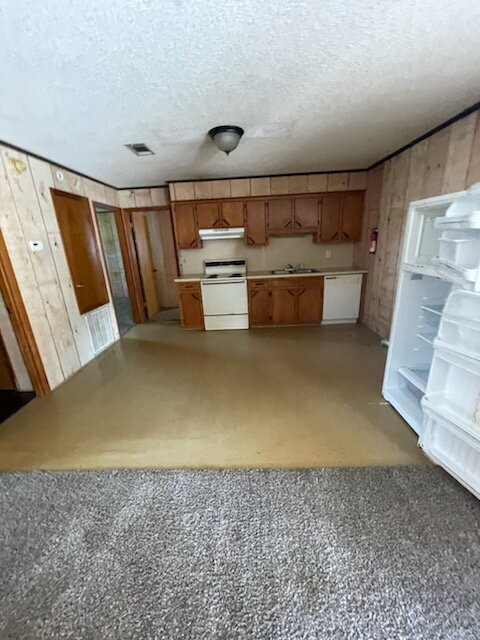 Building Photo - 3 bedroom 1 bath apartment